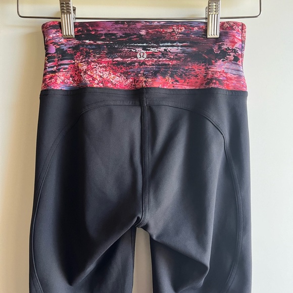 Lululemon Sweat & Repeat Crop *21" Black/Dahliascape Multi 4 - Picture 10 of 15